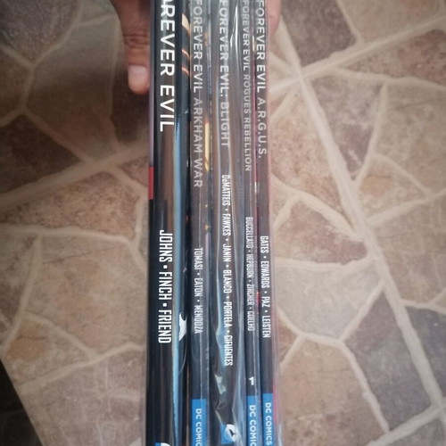 Forever Evil DC Comics foreign language comics like new, pack of 5 volumes
