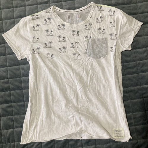 H&M children's t-shirt used, black and white, ages 8-9