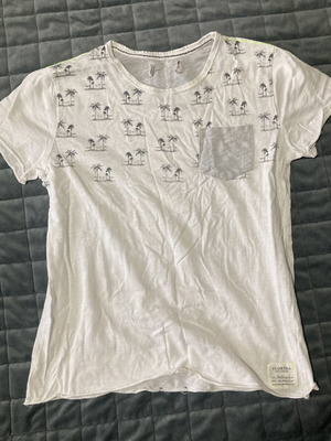 H&M children's t-shirt used, black and white, ages 8-9