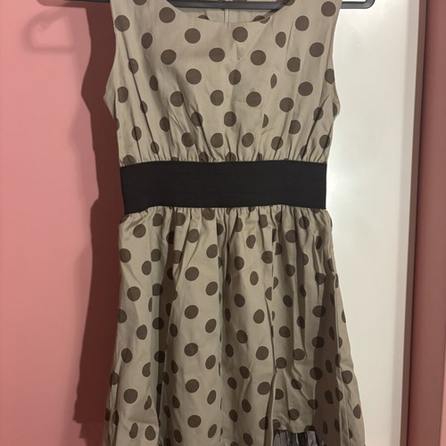 Beige dress with polka dots size S like new, sleeveless with black belt