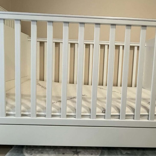 Children's bed and dresser set like new with mattress