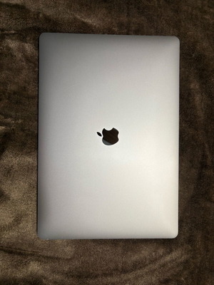 MacBook Pro 2019 16” | i9 – 16GB – SSD 512GB – Radeon 5300m