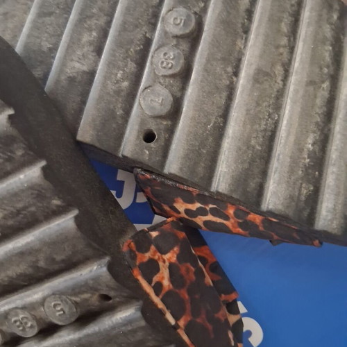 Colors Of California leopard bow satin slides like new