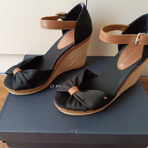 Tommy Hilfiger platform sandals like new, black, size 39
