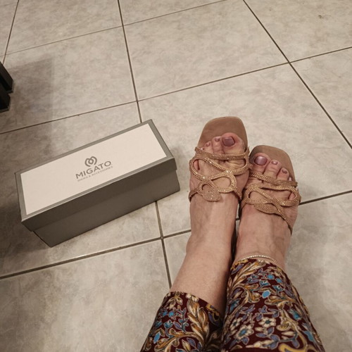 Migato wide sandals size 37 like new, gold