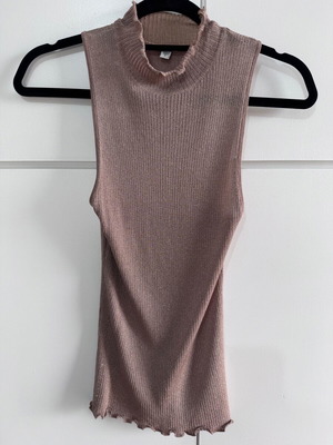 Guess shinny top like new, size S