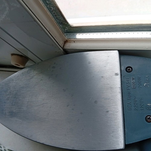 GEA travel electric iron like new, fully functional