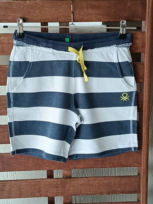 Παιδικό σορτς United Colors of Benetton ριγέ σαν καινούργιο, μέγεθος 11-12 ετών