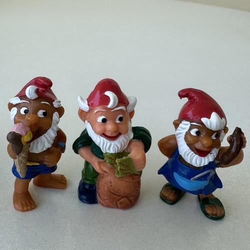 Kinder Surprise vintage collectible figures set of 5, like new
