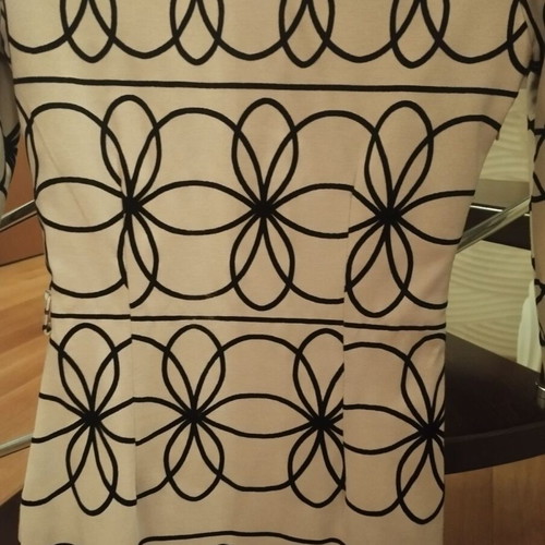 Tight mini dress used with velvet details in beige and black