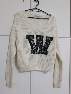 Women's sweater ecru with embroidery like new