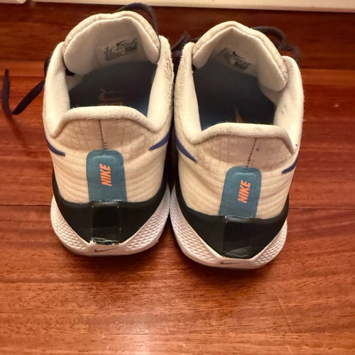 Nike women's athletic shoes like new, size 39