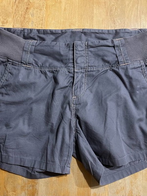 Bench shorts No 31/32 like new, gray