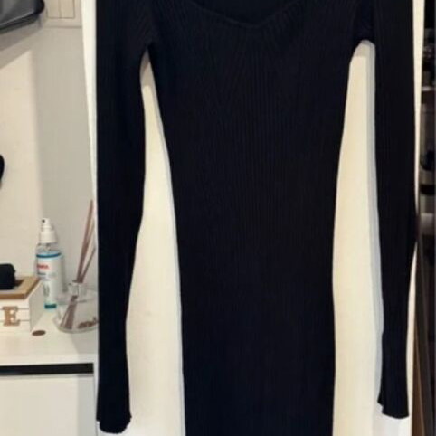 Maxi black ribbed dress with small back opening like new