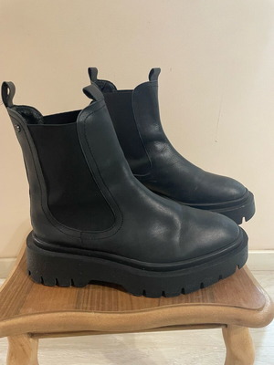 Lasocki leather boots used, size 39, black