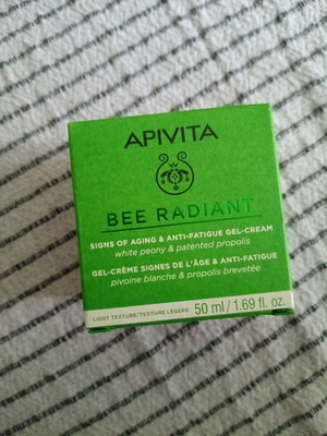 Apivita Bee Radiant light καινούργιο, δεν έχει ανοιχτεί
