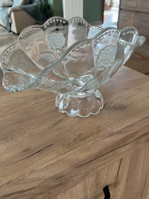Sheridan crystal fruit bowl like new, vintage glass with embossed design