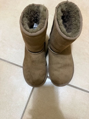 Ugg kids boots used, brown, size 30
