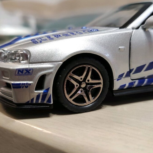 Nissan Skyline R34 1:32 toy car like new with lights and sounds