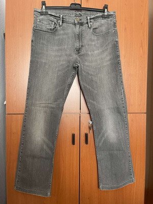 Burberry men's jeans like new, gray
