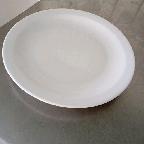 Serving plates like new, 85 pieces from pizzeria