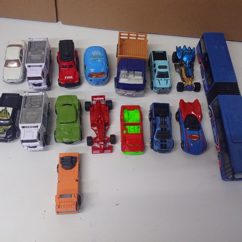 Pack of 15 children's toy vehicles, metal cars and bus