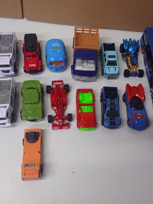 Pack of 15 children's toy vehicles, metal cars and bus