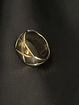 Ring like new, gold tone stainless steel with geometric embossed design