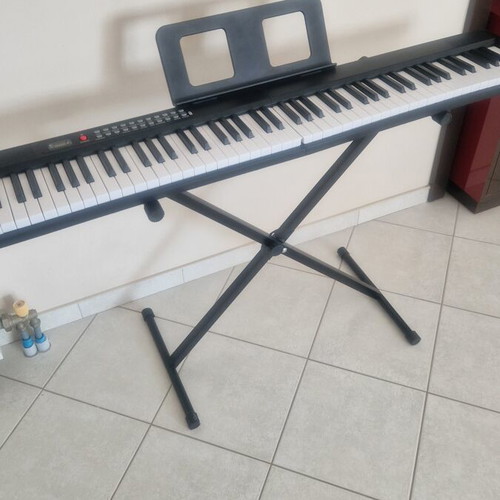 Electric piano 88 keys like new, foldable with accessories