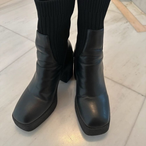 Migato black leather ankle boots with sock and rubber sole size 39 like new