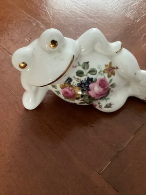 Decorative English porcelain Crown made in England in excellent condition