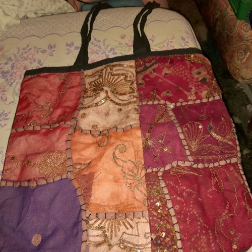 Τσάντα πανίνη boho πατσγουορκ με πούλιες και κεντήματα σε άριστη κατάσταση
