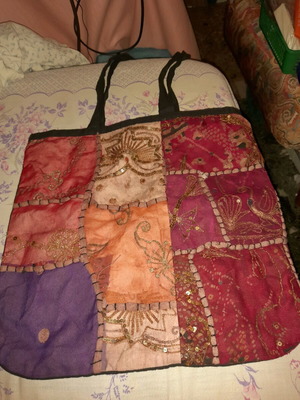 Τσάντα πανίνη boho πατσγουορκ με πούλιες και κεντήματα σε άριστη κατάσταση