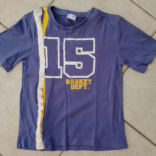 Boys' mako t-shirts used, size 128 cm, ages 7-8
