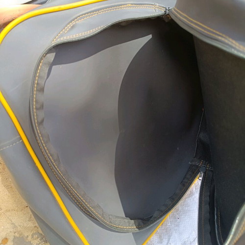 Tennis racket bag used with accessory compartment