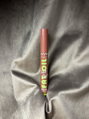 Nyx Fat Oil Slick Click lip balm