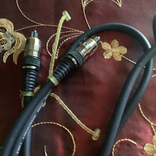 S.D Digital Optical Cable like new, 1.5m length