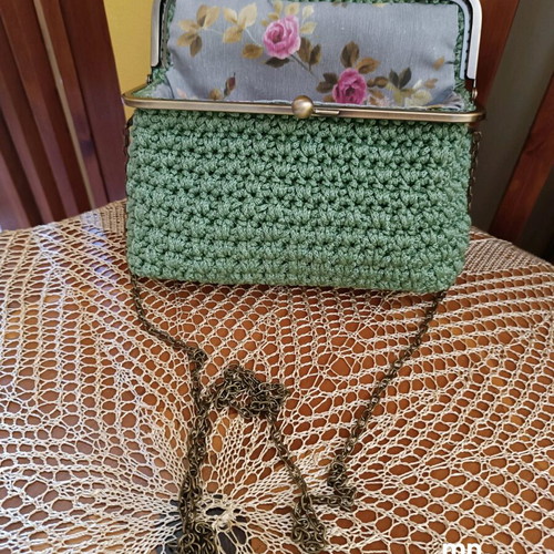 Knitted shoulder bag new green handmade with frame