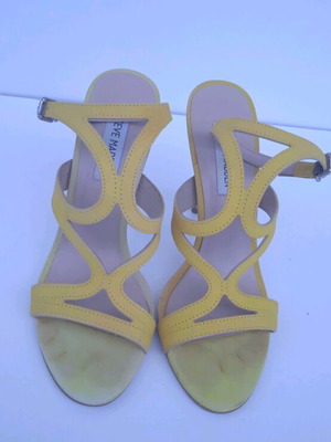 Πέδιλα Steve Madden μεταχειρισμένα, κίτρινα, μέγεθος 37, τακούνι 11 εκ.
