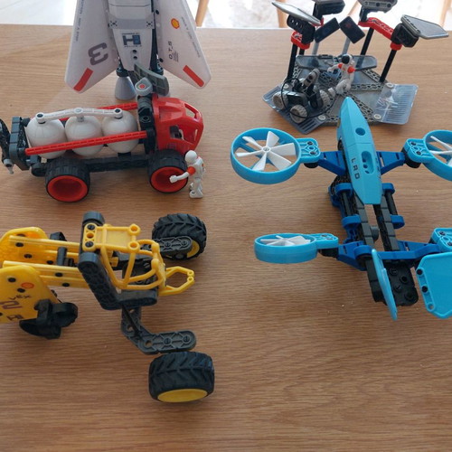 Shell V-Power Space Explorers Toys pack of 5 constructions used