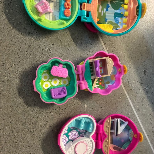 Polly Pocket small world and figures