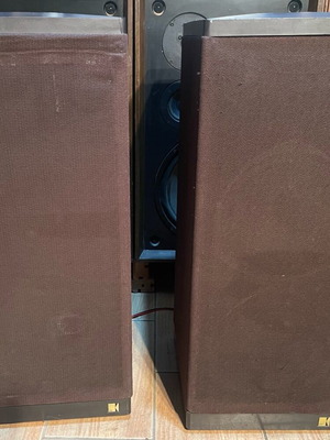 KEF 304 Series II speakers used, excellent sound, made in England