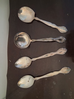Silver-plated spoon set like new, 4 pieces with common design