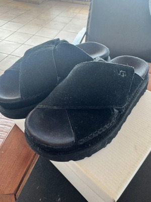 Ugg platform slippers black like new
