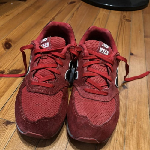 New Balance 574 sneakers used, burgundy color, size 40