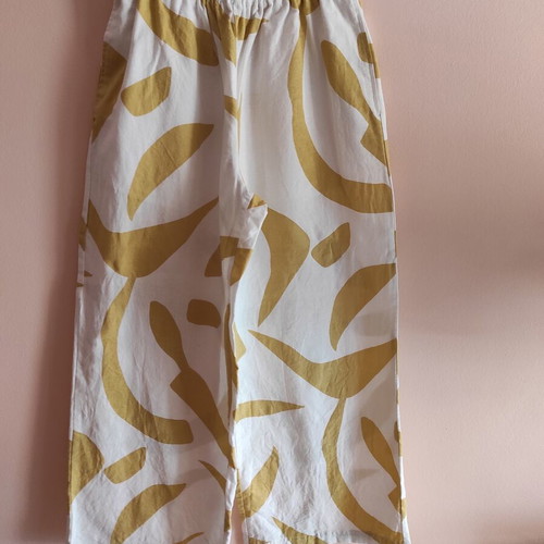 Cotton pants with elastic waist and pockets