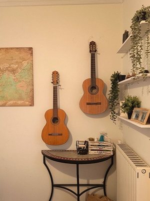 Chateau C08/09/DG acoustic guitar used with wall mount and floor stand