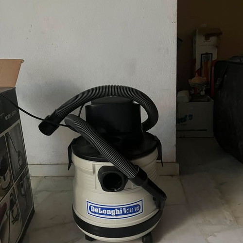 DeLonghi Wash & Dry 2500V vacuum cleaner new, 1400W wet and dry