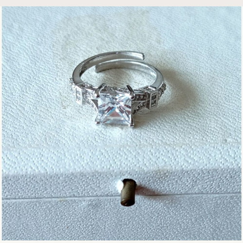 Galerie Tsangarakis rings with white sapphires like new, plated silver