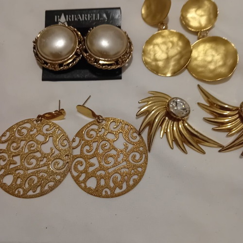 Earrings vintage pack of four pairs like new